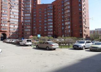 Сдам двухкомнатную квартиру, 82 м2, Екатеринбург, улица Тверитина, 34, улица Тверитина