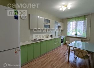 Продается 3-комнатная квартира, 79 м2, село Осиново, улица Гайсина, 2, ЖК Радужный