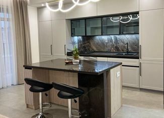 Сдаю 2-ком. квартиру, 72 м2, Казань, улица Братьев Касимовых, 35, ЖК Привилегия