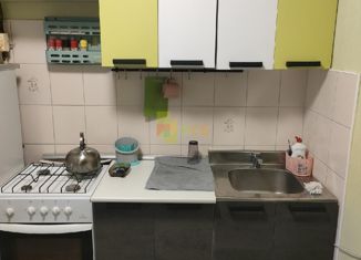 Сдаю в аренду однокомнатную квартиру, 32 м2, Омск, улица 10 лет Октября, 138, Центральный округ