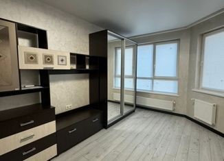 Продам 1-ком. квартиру, 37 м2, село Мирное, улица Крымской Весны, 5к5