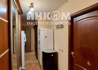 Продается 3-комнатная квартира, 63.1 м2, Москва, улица Зои и Александра Космодемьянских, 11, станция Стрешнево