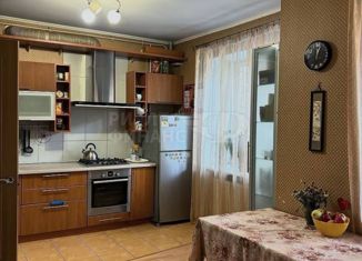 Продается 3-комнатная квартира, 80 м2, Калининград, улица Сержанта Мишина, 3