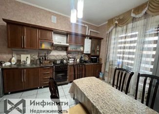 Продам 5-ком. квартиру, 210 м2, Ставрополь, улица Осипенко, 8, Ленинский район