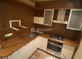 Продаю 4-ком. квартиру, 68 м2, Ижевск, Молодёжная улица, 72А, жилой район Аэропорт