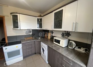 Продается 3-ком. квартира, 61.4 м2, рабочий посёлок Кольцово, 1-й микрорайон, 25