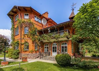 Продаю дом, 700 м2, деревня Леониха, улица Космонавтов