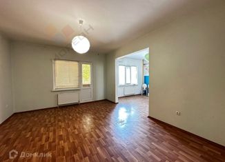 Продается двухкомнатная квартира, 61.7 м2, посёлок городского типа Яблоновский, улица Кобцевой, 1к4