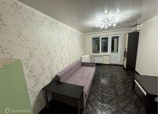 Продаю однокомнатную квартиру, 30 м2, Астрахань, улица Адмирала Нахимова, 38, Советский район