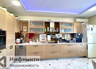 Продам 2-ком. квартиру, 68.7 м2, Ставропольский край, улица Ленина, 65