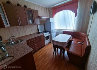 Продается 2-комнатная квартира, 52.2 м2, Магнитогорск, улица Труда, 35