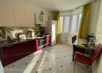 Сдача в аренду 2-ком. квартиры, 52 м2, Москва, улица Лавриненко, 13к1, район Некрасовка