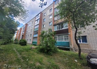 Двухкомнатная квартира на продажу, 47 м2, рабочий посёлок Навля, улица Генерала Петренко, 6А