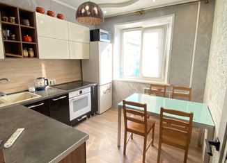 Продается двухкомнатная квартира, 54 м2, Абакан, улица Лермонтова, 3