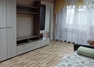 Сдам в аренду 4-комнатную квартиру, 60 м2, Радужный, 1-й микрорайон, 7