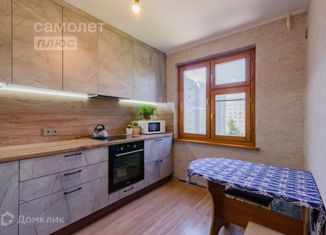 Продается трехкомнатная квартира, 65 м2, Челябинск, улица Братьев Кашириных, 105А