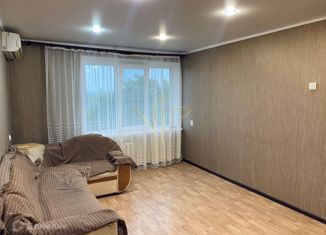 Продается 1-комнатная квартира, 36 м2, Лабинск, улица Калинина, 118