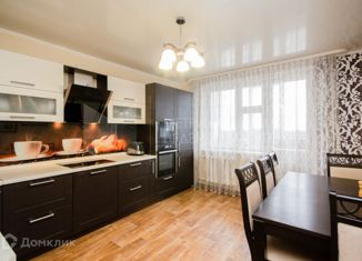 Продам 2-ком. квартиру, 66 м2, Тюмень, улица Николая Семёнова, 33к1