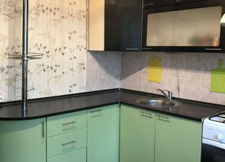 Продам трехкомнатную квартиру, 70 м2, поселок городского типа Алексеевка, Невская улица, 31