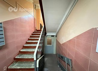 Сдается трехкомнатная квартира, 64 м2, Москва, улица Новинки, 17, улица Новинки