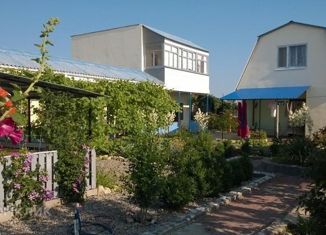 Продаю дом, 300 м2, поселок городского типа Новофёдоровка, Трудовая улица, 2