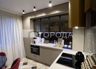 Продаю трехкомнатную квартиру, 76 м2, Москва, Мичуринский проспект, 25к3, метро Раменки