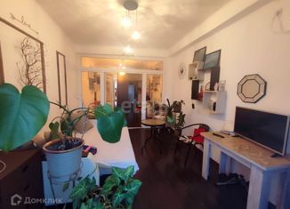 Продаю 2-ком. квартиру, 38 м2, Алупка, улица Ленина, 64Д