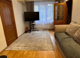 Продажа 3-ком. квартиры, 69 м2, Москва, СЗАО, улица Маршала Катукова, 17к2