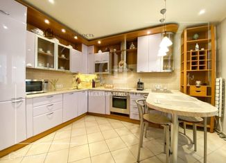 Продам 2-ком. квартиру, 70.3 м2, Москва, улица Кедрова, 5к1, улица Кедрова