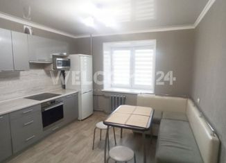 Сдается двухкомнатная квартира, 67 м2, Белгород, улица Чехова, 32
