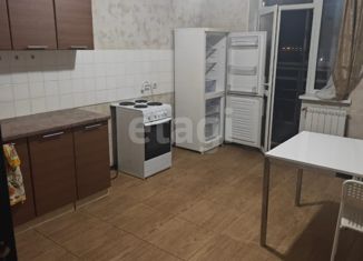 Сдам трехкомнатную квартиру, 90 м2, Екатеринбург, улица Амундсена, 68Б, метро Чкаловская