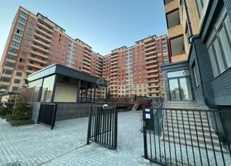 Продам 3-ком. квартиру, 96 м2, Каспийск, проспект Насрутдинова, 273