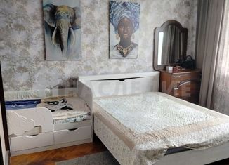 Трехкомнатная квартира на продажу, 60 м2, Крымск, улица Свердлова, 3