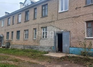 Продажа 2-комнатной квартиры, 43.2 м2, поселок городского типа Монастырщина, Советская улица, 34