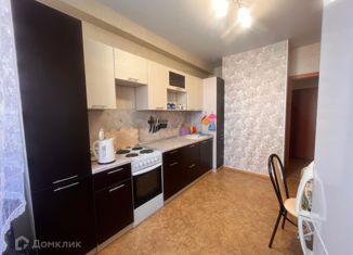 Продаю 1-комнатную квартиру, 39 м2, Березники, улица Строителей, 8, ЖК Любимов