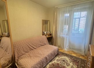 Продам 3-ком. квартиру, 60 м2, Удмуртия, улица Орджоникидзе, 21