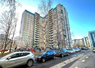 Продам трехкомнатную квартиру, 70 м2, Санкт-Петербург, Богатырский проспект, 37к2