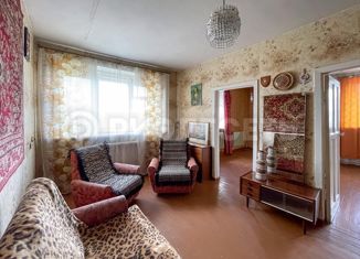 Продаю 4-ком. квартиру, 61.3 м2, Мурманск, улица Магомета Гаджиева, 13