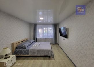Продаю трехкомнатную квартиру, 61 м2, Крым, проспект Победы, 33