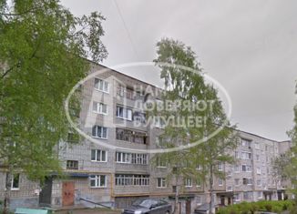 Продается двухкомнатная квартира, 50 м2, Лысьва, улица Гайдара, 3