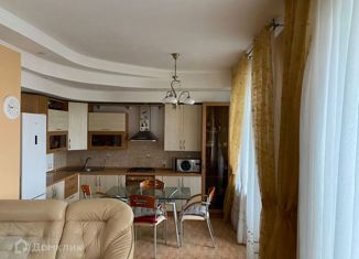 Продам трехкомнатную квартиру, 130 м2, Курск, улица Гайдара, 5