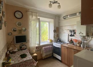 Продается трехкомнатная квартира, 50.8 м2, поселок городского типа Мирный, улица Сырникова, 6