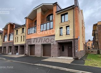 Продается дом, 303 м2, Кириши, проспект Героев, 38к2