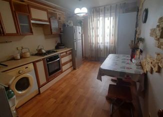 Продам 3-ком. квартиру, 90 м2, село Уютное, Садовая улица, 45