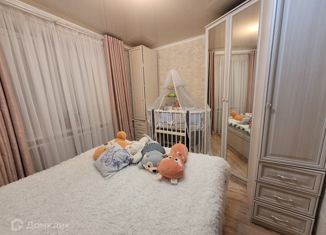 Продается двухкомнатная квартира, 55 м2, поселок Стрелка, улица Мира, 1