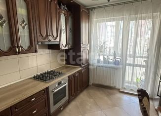 Продается 2-комнатная квартира, 72 м2, Калининградская область, улица Виктора Гакуна, 9