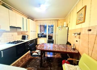 Продажа 2-ком. квартиры, 67 м2, Калининград, Курганская улица, 3