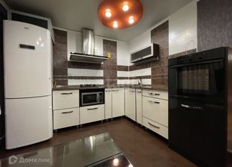 Продам 2-ком. квартиру, 60 м2, Строитель, улица Ленина, 13А