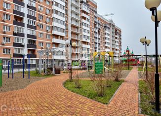 Продается двухкомнатная квартира, 60 м2, Краснодар, улица Григория Пономаренко, 45