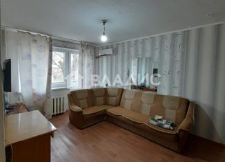 Продается 3-ком. квартира, 58 м2, Элиста, улица Юрия Клыкова, 130